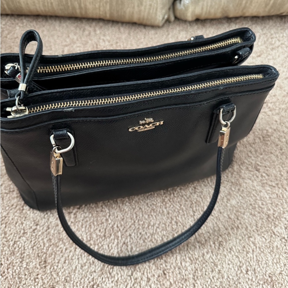 Authentic COACH handbag - Picture 4 of 11